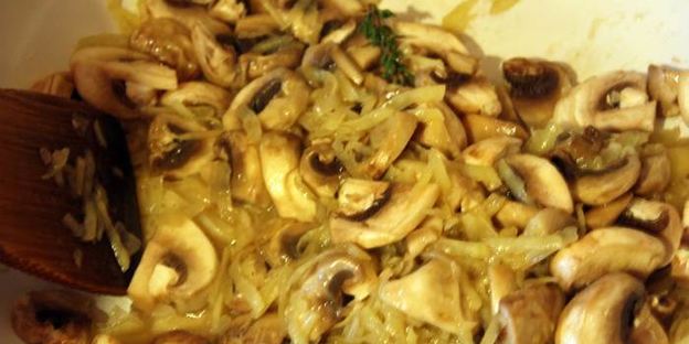 рыбная косичка, запеченная в духовке с черным соусом