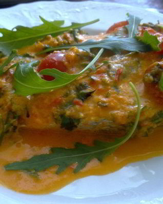 Семга под сливочно-томатным соусом