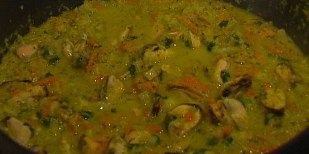 семга со сливочным соусом из белого вина и мидий