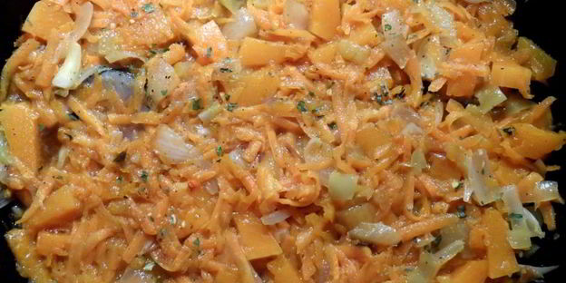 скумбрия тушеная с овощами