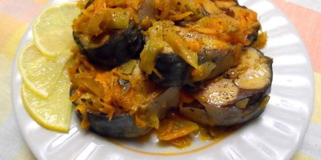 скумбрия тушеная с овощами