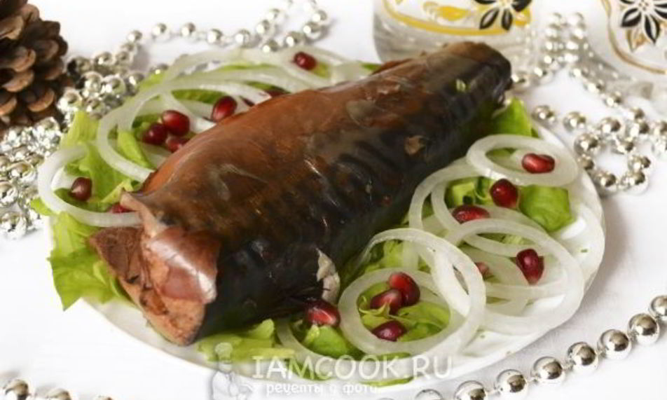 Рецепт скумбрии в луковой шелухе за 3 минуты