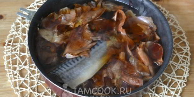 скумбрия в луковой шелухе за 3 минуты