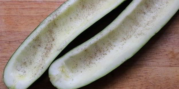 сливочные креветки, запеченные в цукини