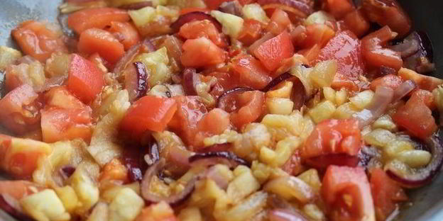 сливочные креветки, запеченные в цукини