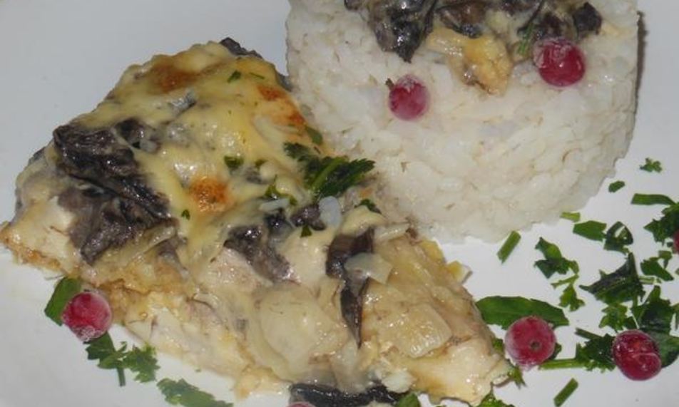 Рецепт судака с грибами и сметанным соусом