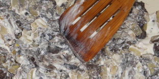 судак с грибами и сметанным соусом