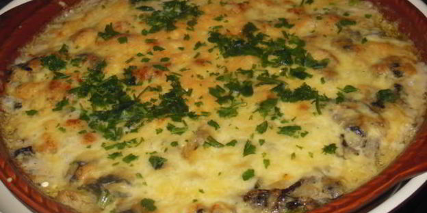 судак с грибами и сметанным соусом