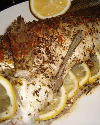 Судак с лимоном и розмарином