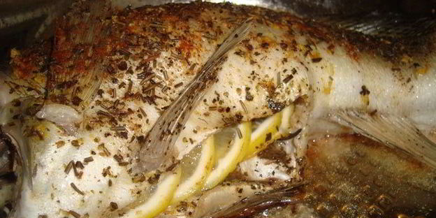 судак с лимоном и розмарином