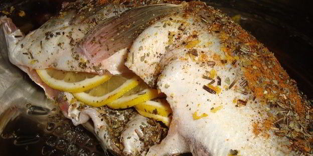 судак с лимоном и розмарином