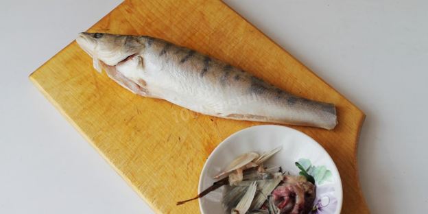 судак в духовке целиком