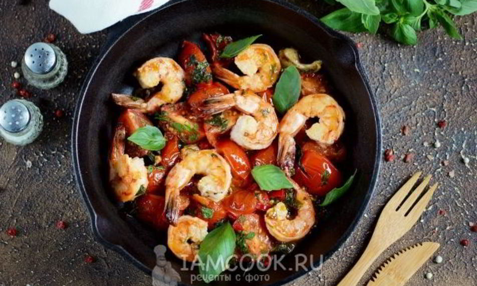 Рецепт тигровых креветок, жаренных с помидорами и чесноком