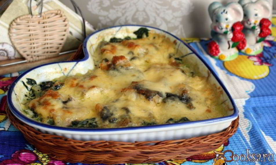 Рецепт трески под сырной корочкой на подушке из шпината со сливками