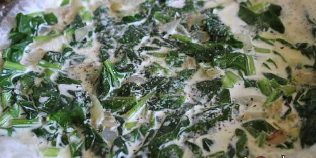 треска под сырной корочкой на подушке из шпината со сливками