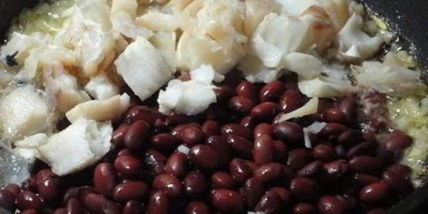 треска с фасолью