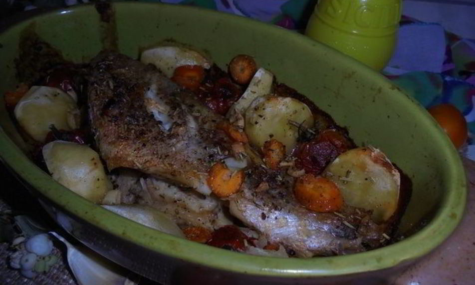 Рецепт запеченного окуня с овощами