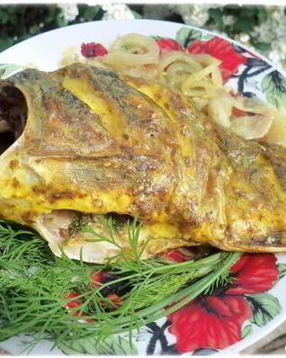 Запеченные зеркальные карпы