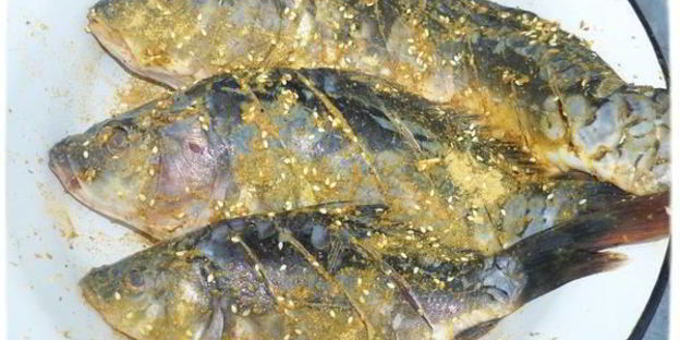 запеченные зеркальные карпы