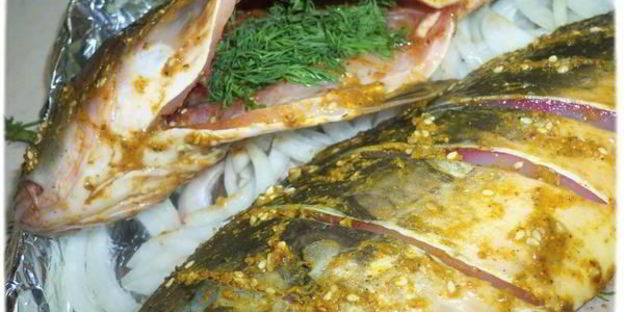 запеченные зеркальные карпы