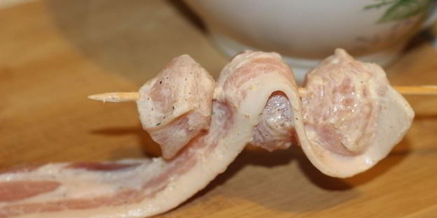 куриные шашлычки в беконе