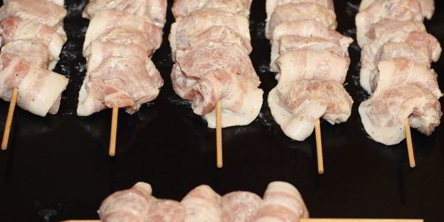 куриные шашлычки в беконе