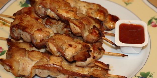 куриные шашлычки в беконе