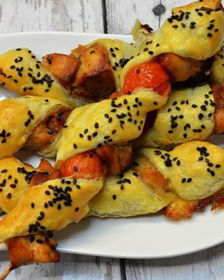 Куриные шашлычки в слоеном тесте