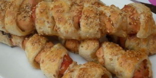 куриные шашлычки в слоеном тесте