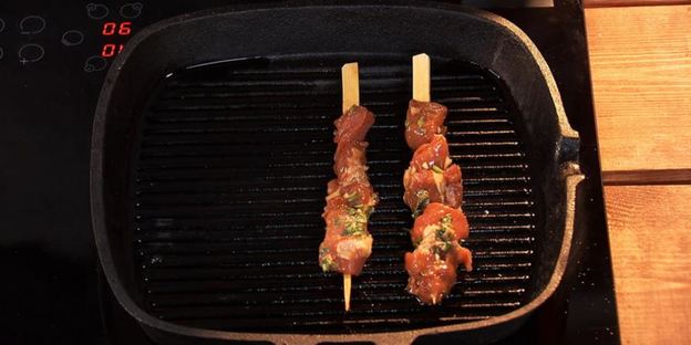 муу пинг — тайские свиные шашлычки