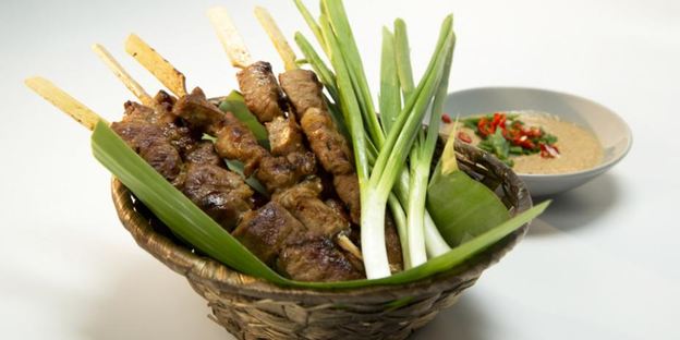 муу пинг — тайские свиные шашлычки