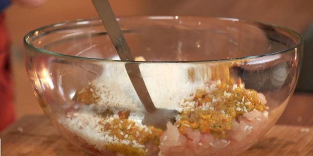 сатэ лилит икан — шашлычки из рыбы по-балийски