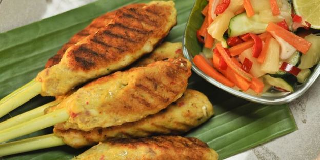 сатэ лилит икан — шашлычки из рыбы по-балийски