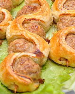 Шашлычки со слоеным тестом на шпажках