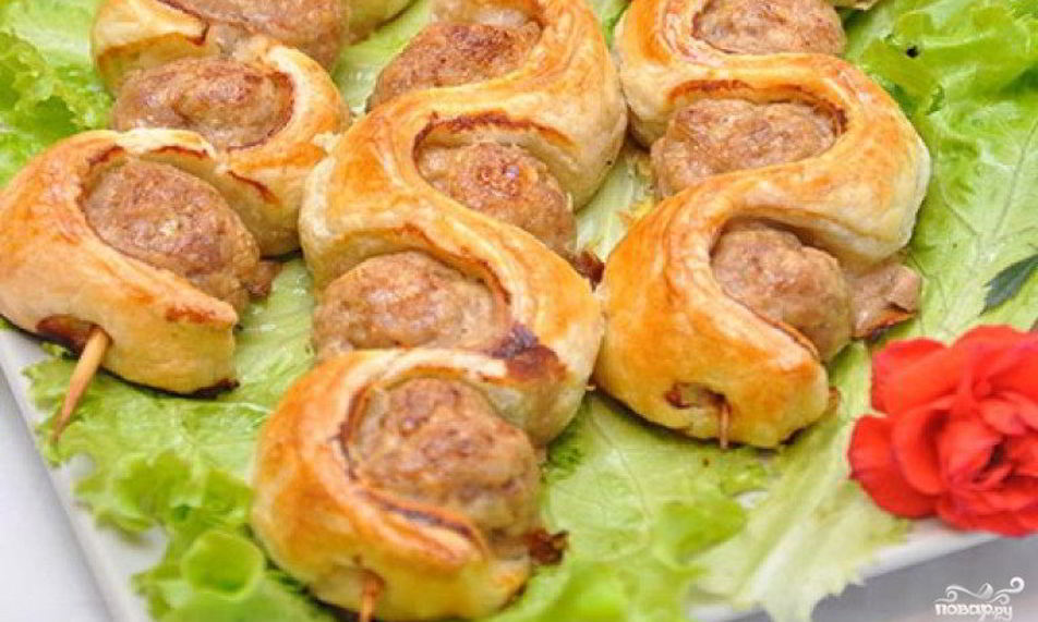 Рецепт шашлычков со слоеным тестом на шпажках