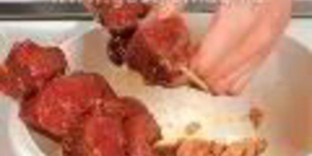 шашлык из говядины с грушами