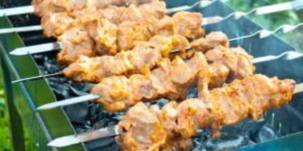 шашлык из свинины, маринованный в розовом соусе