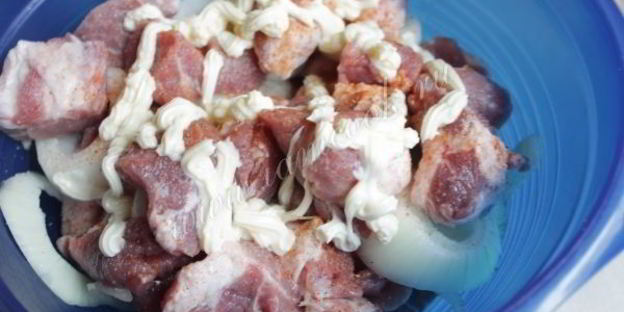 шашлык из свинины на минералке