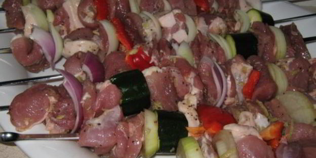 шашлык из свинины с киви