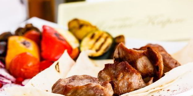 шашлык из свинины с овощами