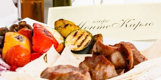 шашлык из свинины с овощами