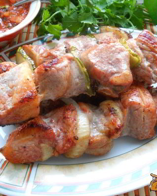 Шашлык из свинины в томатном маринаде в духовке