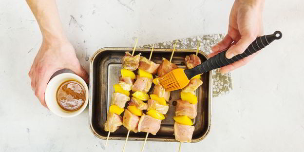 шашлыки из свинины с персиками в соусе терияки