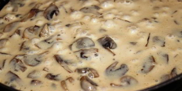 куриный шницель с грибным соусом