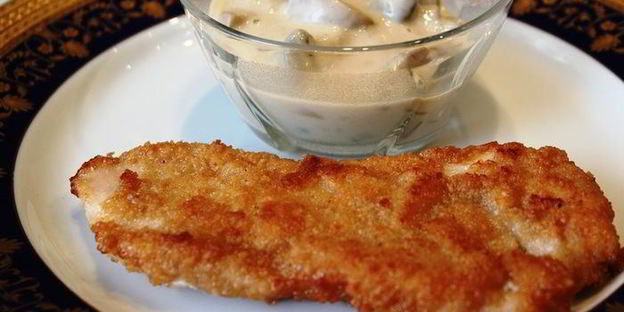 куриный шницель с грибным соусом