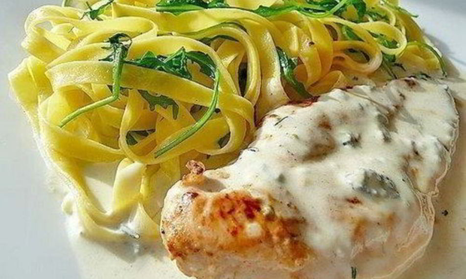 Рецепт куриного шницеля в соусе из горгонзолы и сливок