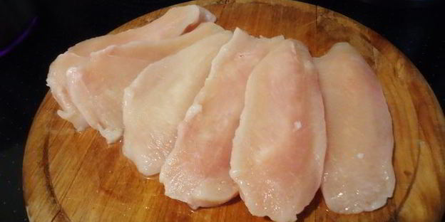 миндальный шницель амаретто с острым вишневым соусом