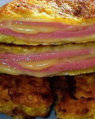 Простой шницель из ветчины и сыра