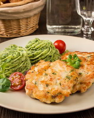 Рубленые шницели из курицы с сыром