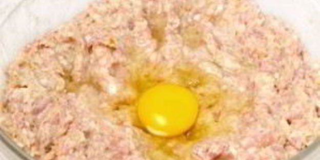 шницель из фарша с яйцом